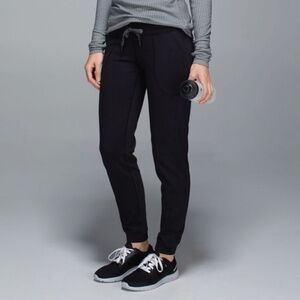 Lululemon Base Runner Pant in Black, Size 4